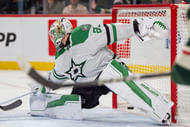 Dallas Stars goaltender Jake Oettinger defends against a goal attempt. (Credits: IMAGN)